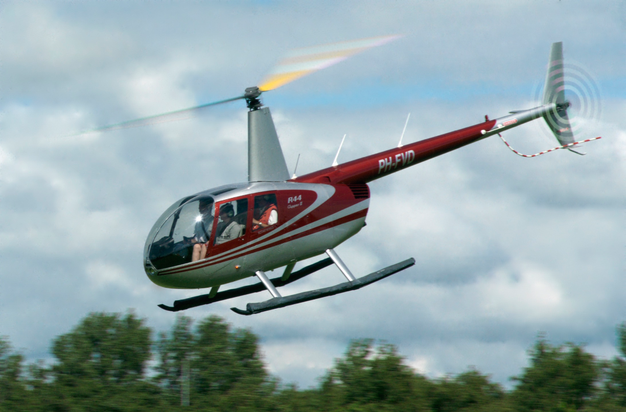 Robinson R44